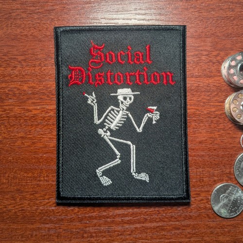 Toppa distorsione sociale