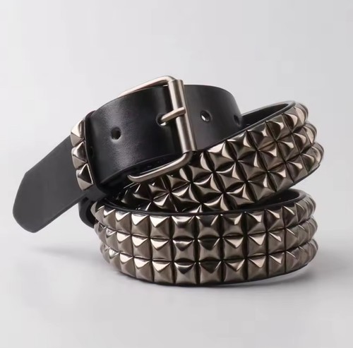 Cintura pelle con borchie - in,